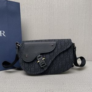 Meet your Posher, Cecil